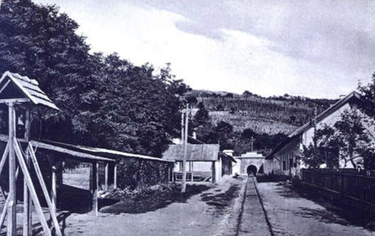 全球最大「37層樓深地下城市」！3000人默默定居　地下「湖泊＋摩天輪＋足球場」宛如科幻世界