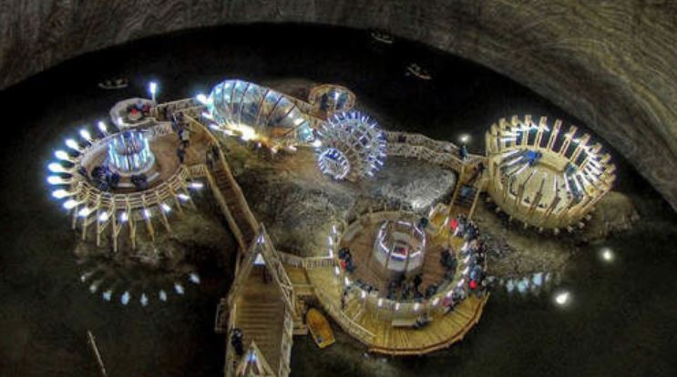 全球最大「37層樓深地下城市」！3000人默默定居　地下「湖泊＋摩天輪＋足球場」宛如科幻世界
