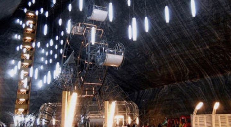 全球最大「37層樓深地下城市」！3000人默默定居　地下「湖泊＋摩天輪＋足球場」宛如科幻世界