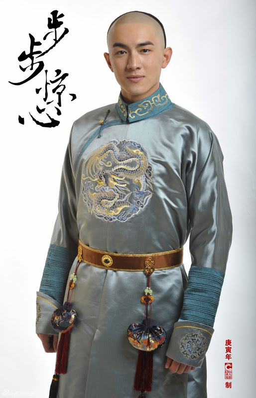 苗栗國小驚見清朝阿哥！男童剃髮留辮一轉過身「深邃五官超Q」：阿哥吉祥