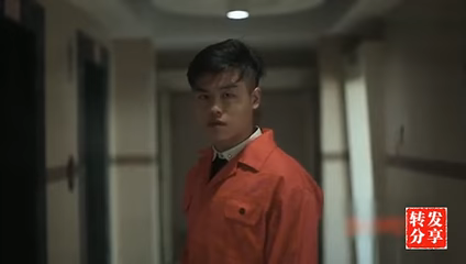 白領女看不起清潔員百般刁難！投訴後才知「他是自願代替母親」真實身份後悔都來不及