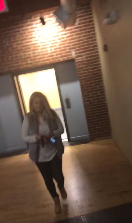 目睹黑人進高級公寓!她擋門口嗆「給我看鑰匙」被拒 不罷休「一路尾隨到家門口」下場超悽慘