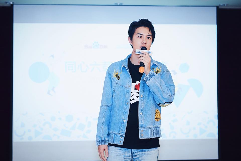 吳克群淚崩見證「媽媽生命盡頭嫁給爸爸」簽字完婚 爸親手為媽戴上戒指:她教會我3件事