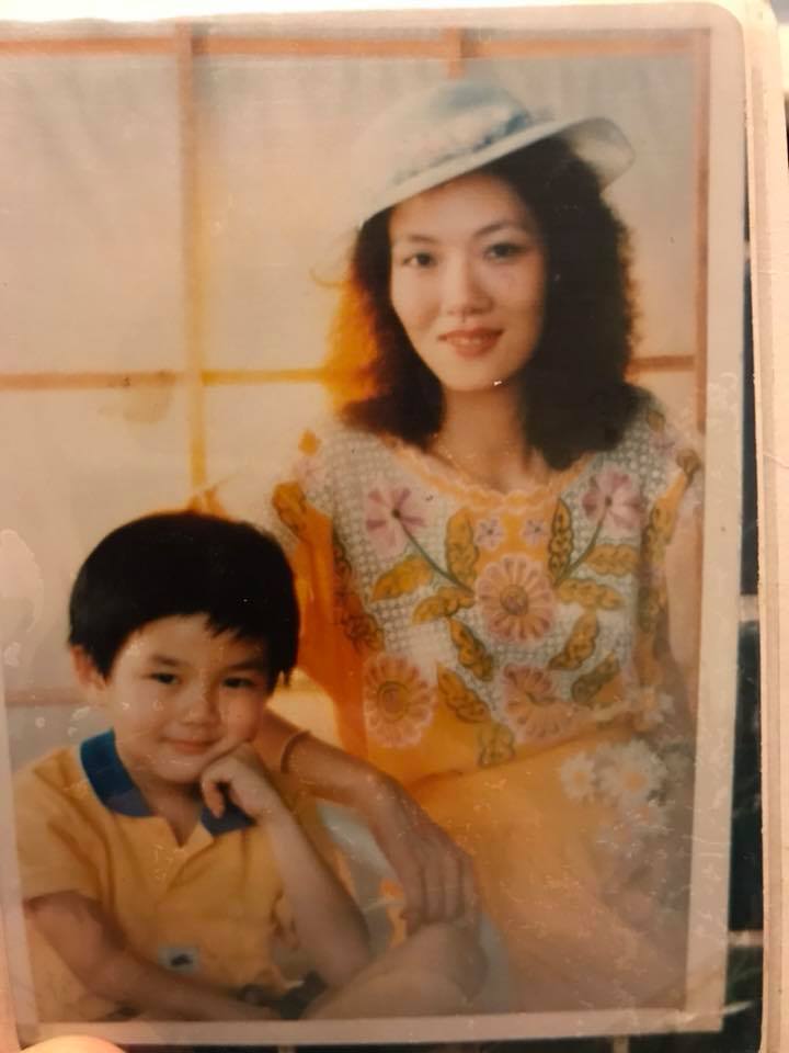 吳克群淚崩見證「媽媽生命盡頭嫁給爸爸」簽字完婚 爸親手為媽戴上戒指:她教會我3件事