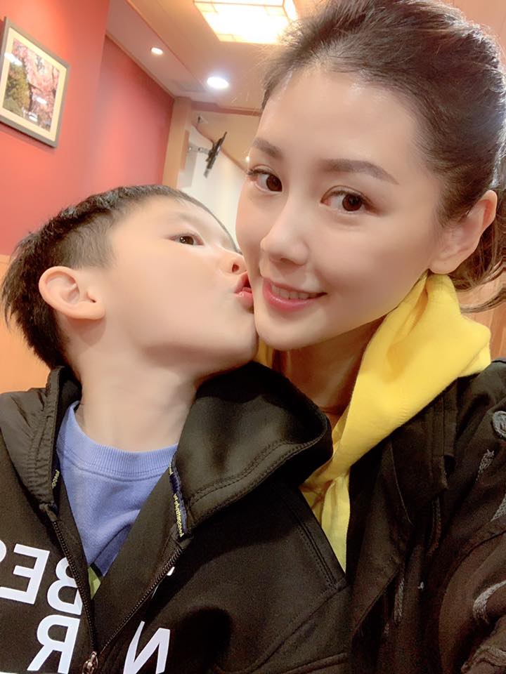 嚴立婷6歲兒子嘴超甜! 「一日活力來源有3個」下一句讓媽媽嘴角失守:我不要當笑連嬤