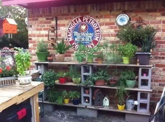 我從工地搬回了幾塊空心磚，就這樣擺在家裡，結果大家都說好好看