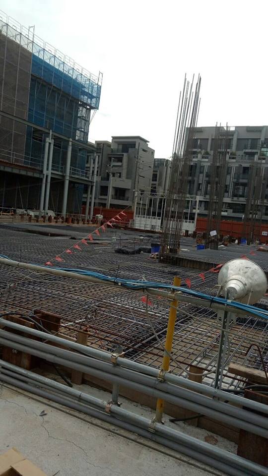 女童衝出馬路!工人火速上前拯救 竟遭貴婦媽媽「大叫斥責」:髒髒的一看就不是好人