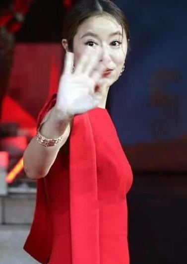 林心如電影節走紅毯被偷拍，近距離未修照暴露第一美女真實顏值！