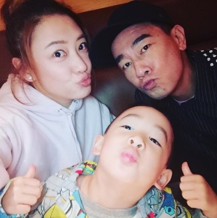 5歲Jasper學寫陳小春名字！網友一看「怎麼怪怪的」笑噴：全世界小孩都有的通病