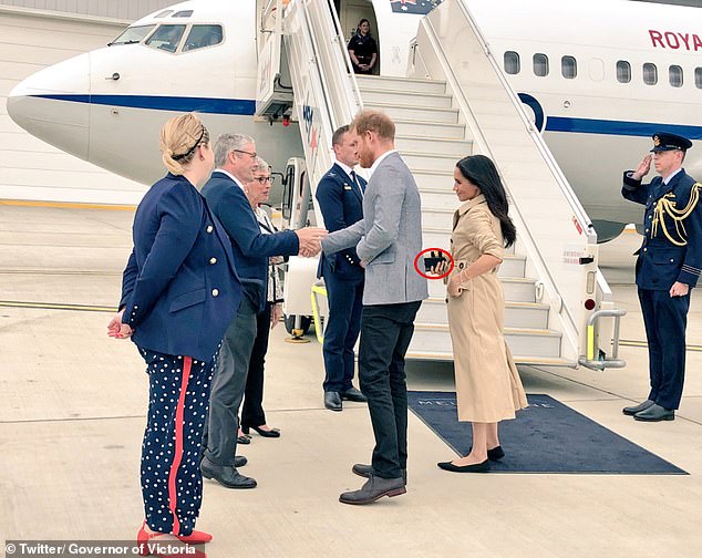 女粉絲「從8歲喜歡哈利王子」凌晨就排隊　哈利特地走入人群「下一秒為她打破皇室禮儀」暖翻❤