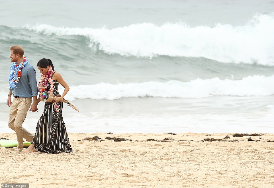 女粉絲「從8歲喜歡哈利王子」凌晨就排隊　哈利特地走入人群「下一秒為她打破皇室禮儀」暖翻❤