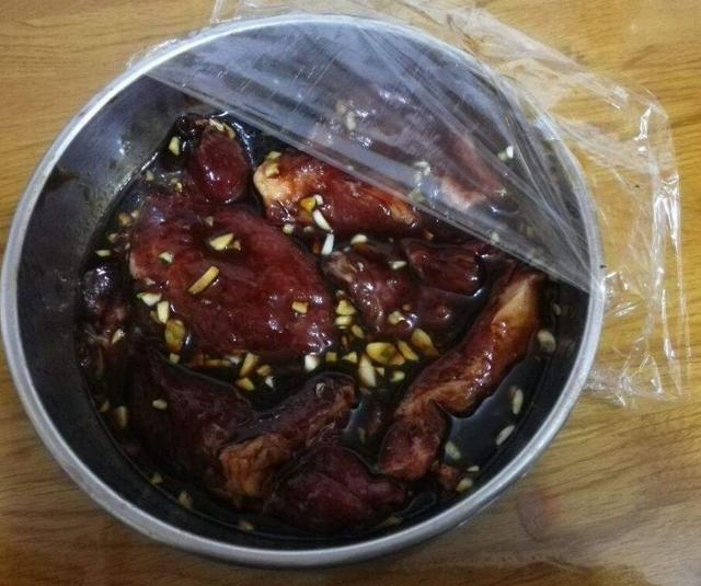 蜜汁叉燒肉的最佳做法，香甜多汁又爽口，比外面賣的還好吃！
