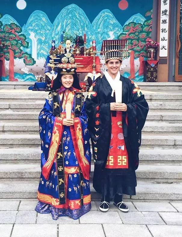 27個世界各地傳統的結婚服飾,忽然覺得自己結婚穿白紗簡直遜斃了!