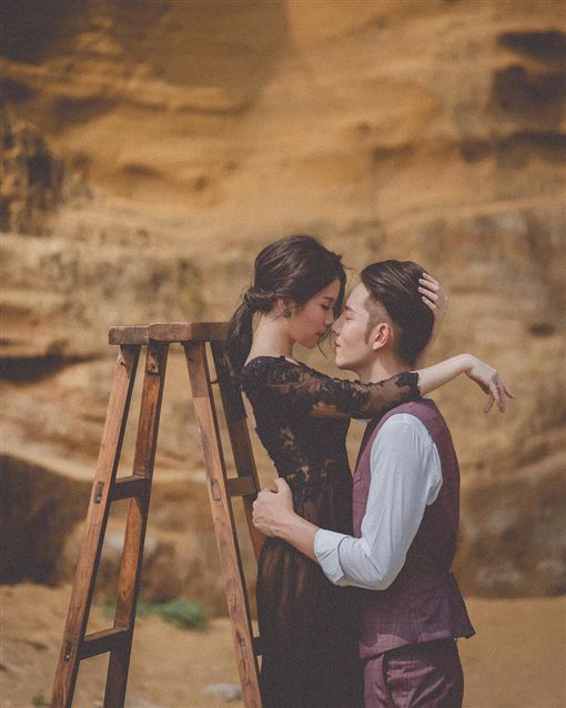 被封本土劇男神！李睿紳「娶空姐女友」私底下超甜蜜　喜曬「絕美婚紗照」美翻了❤