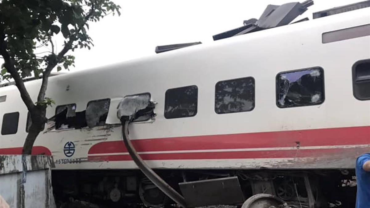 17人走了8人...董家「最會抓龍蝦船長」為省5萬搭普悠瑪 留守人驚見「餐廳20隻龍蝦」跟著船長走了