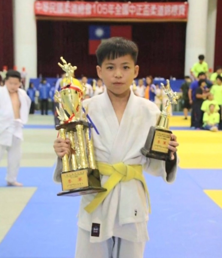 為國爭光卻走了...卑南國中生「柔道奪下銅牌」卻逢意外　爸媽崩潰「打開兒子行李箱」腿軟暴哭