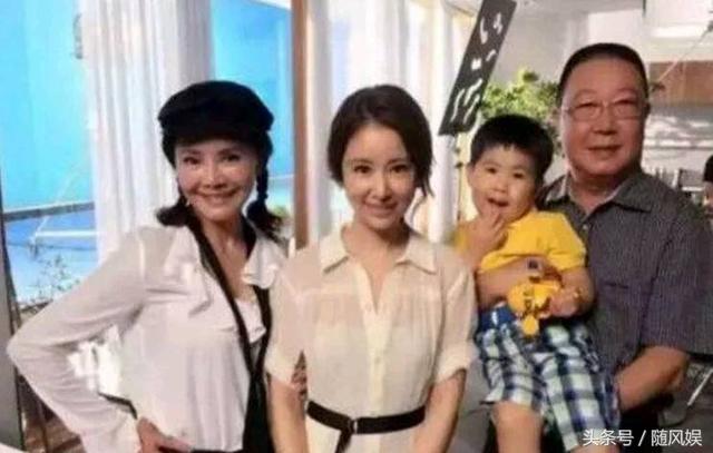 林心如曬70歲婆婆近照,霍媽打扮青春活力,一動作暴露婆媳關係!