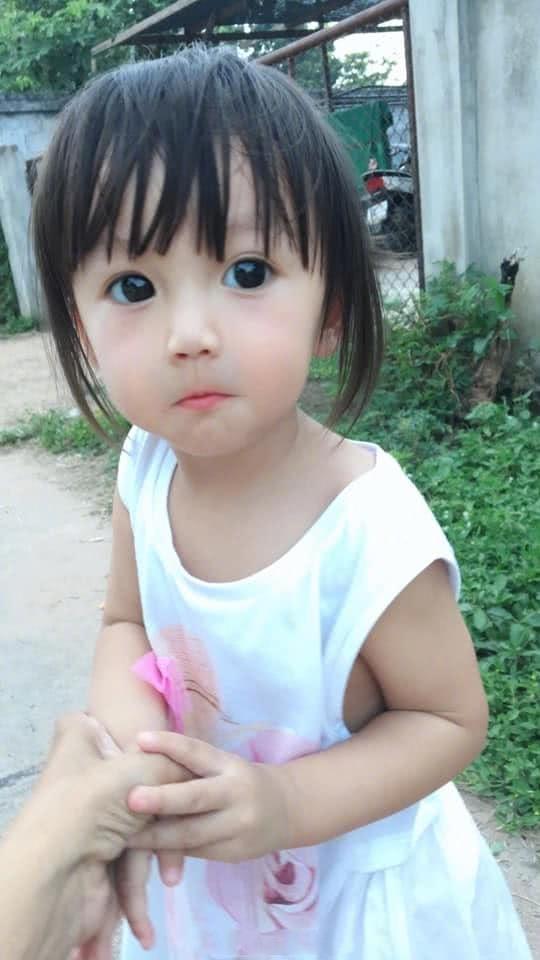 是假人吧？小女孩「像洋娃娃被質疑」  媽媽曬出家人照網友全瘋狂：兄妹一起出道吧