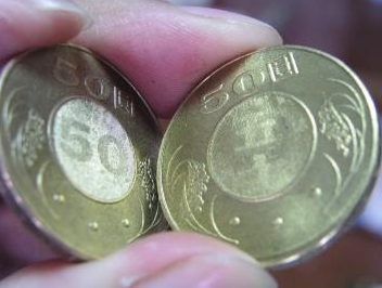 50元「假硬幣」流入市面...專家教你一秒辨真偽！　注意「這3個地方」就對了