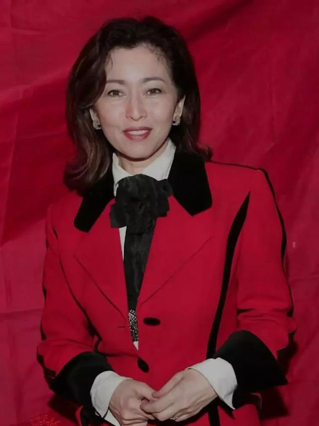 曾是李小龍大嫂！被家人遺棄街頭不自棄  她從流浪者「一躍成為港姐冠軍」：漂亮逆轉人生