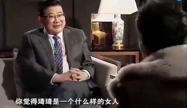 小12歲的妻子管錢嗎？任達華幸福笑著「她只在乎...」 網友一聽都羨慕：女人，簡單一點很幸福