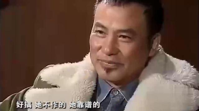 小12歲的妻子管錢嗎？任達華幸福笑著「她只在乎...」 網友一聽都羨慕：女人，簡單一點很幸福