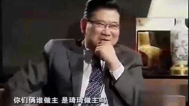 小12歲的妻子管錢嗎？任達華幸福笑著「她只在乎...」 網友一聽都羨慕：女人，簡單一點很幸福