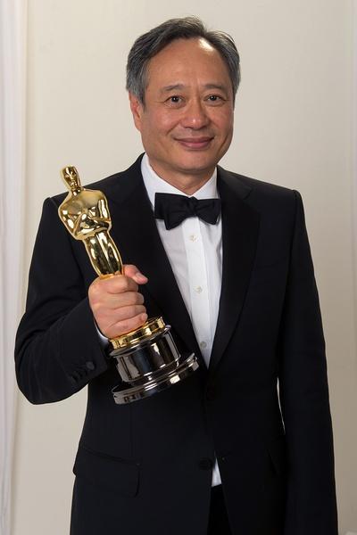 「妻子養家6年毫無怨言」全心助丈夫圓電影夢　李安拿獎那一刻：有妻如此，夫復何求！