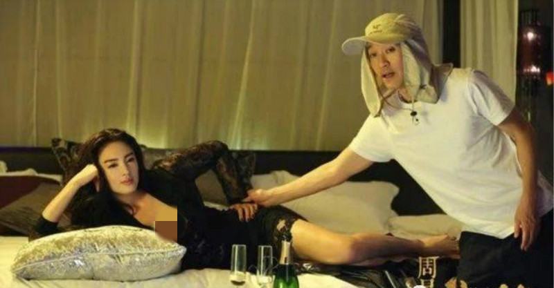 看完周星馳的「片場照片」,就能明白:為什麼明星都不願跟他合作?