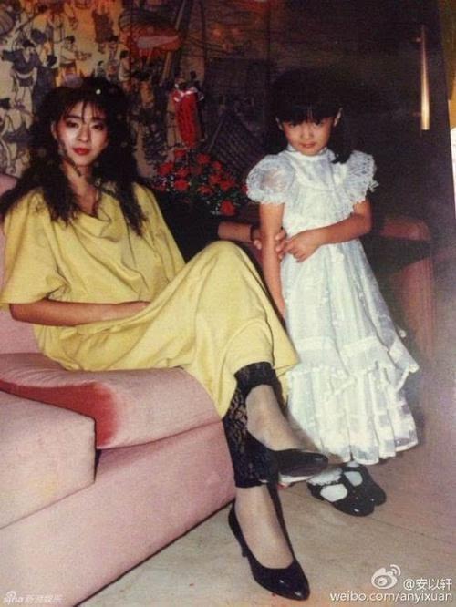 34位明星們的媽媽：安以軒媽媽最潮流，劉亦菲媽媽最有氣質，林心如媽媽最清純，她媽媽最驚艷！