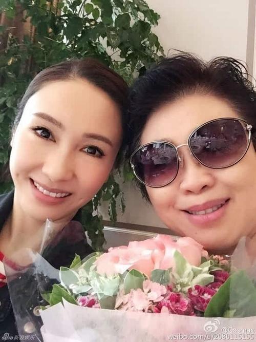 34位明星們的媽媽：安以軒媽媽最潮流，劉亦菲媽媽最有氣質，林心如媽媽最清純，她媽媽最驚艷！