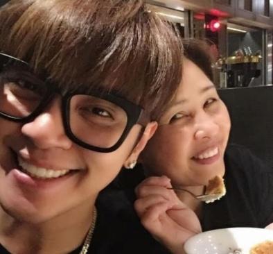 34位明星們的媽媽：安以軒媽媽最潮流，劉亦菲媽媽最有氣質，林心如媽媽最清純，她媽媽最驚艷！