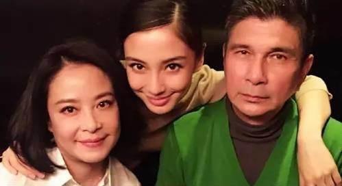 34位明星們的媽媽：安以軒媽媽最潮流，劉亦菲媽媽最有氣質，林心如媽媽最清純，她媽媽最驚艷！