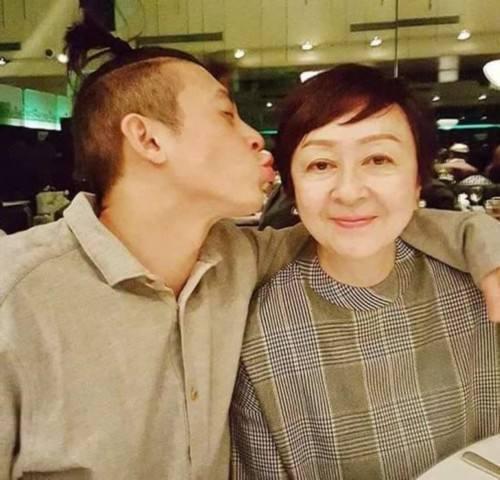 34位明星們的媽媽：安以軒媽媽最潮流，劉亦菲媽媽最有氣質，林心如媽媽最清純，她媽媽最驚艷！