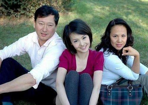 34位明星們的媽媽：安以軒媽媽最潮流，劉亦菲媽媽最有氣質，林心如媽媽最清純，她媽媽最驚艷！