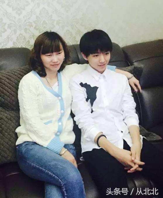 34位明星們的媽媽：安以軒媽媽最潮流，劉亦菲媽媽最有氣質，林心如媽媽最清純，她媽媽最驚艷！