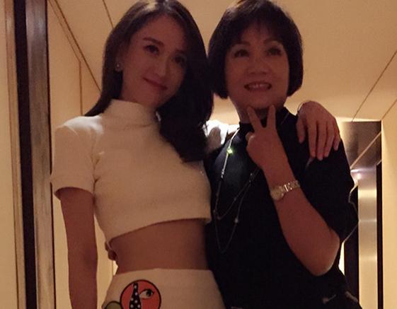 34位明星們的媽媽：安以軒媽媽最潮流，劉亦菲媽媽最有氣質，林心如媽媽最清純，她媽媽最驚艷！