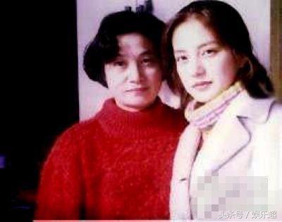 34位明星們的媽媽：安以軒媽媽最潮流，劉亦菲媽媽最有氣質，林心如媽媽最清純，她媽媽最驚艷！