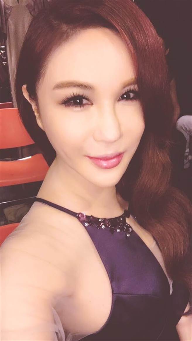 利菁求醫生「別讓她走」！媽臥床3年「睜眼求救」  她淚崩懺悔：我不要沒尊嚴躺在這