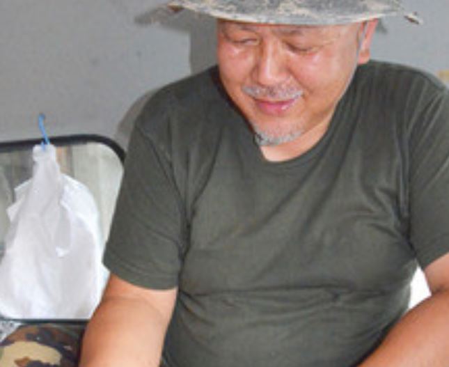 章魚燒大叔發明「無聲投幣箱」！窮學生要付錢「握緊拳頭輕輕放」原因全國讚翻：他是天使