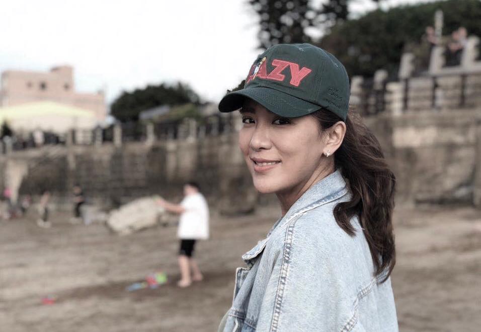 小禎激瘦40公斤！「 麻花辮女學生照」曝光  加碼逆天美腿讓網友狂讚：很清純很可以