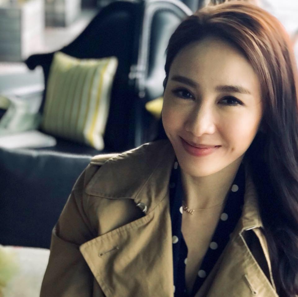 息影10年照顧…黎姿弟「奇蹟站起來了」！手足情深「花上億買豪宅給家人」老公更無償支持