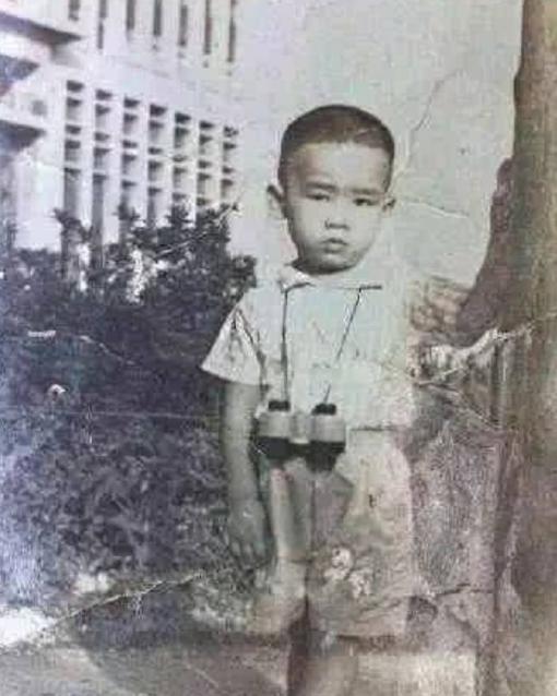 心中永遠的痛！陳小春自責童年「3000元賣掉弟弟」　如今身家上億也找不回