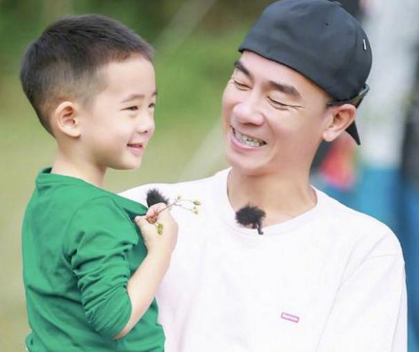 心中永遠的痛！陳小春自責童年「3000元賣掉弟弟」　如今身家上億也找不回