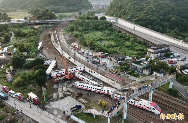站出來挺司機！普悠瑪倖存旅客「千字文嗆翻台鐵」　 作證有聽到廣播：「駕駛是唯一道歉的人」