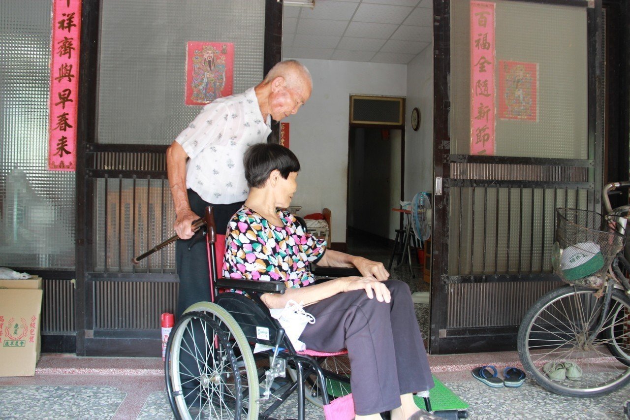 當年沒錢拍的婚紗照! 80歲老夫妻得以圓60年夢 看著愛妻他紅了眼眶:溫某真水