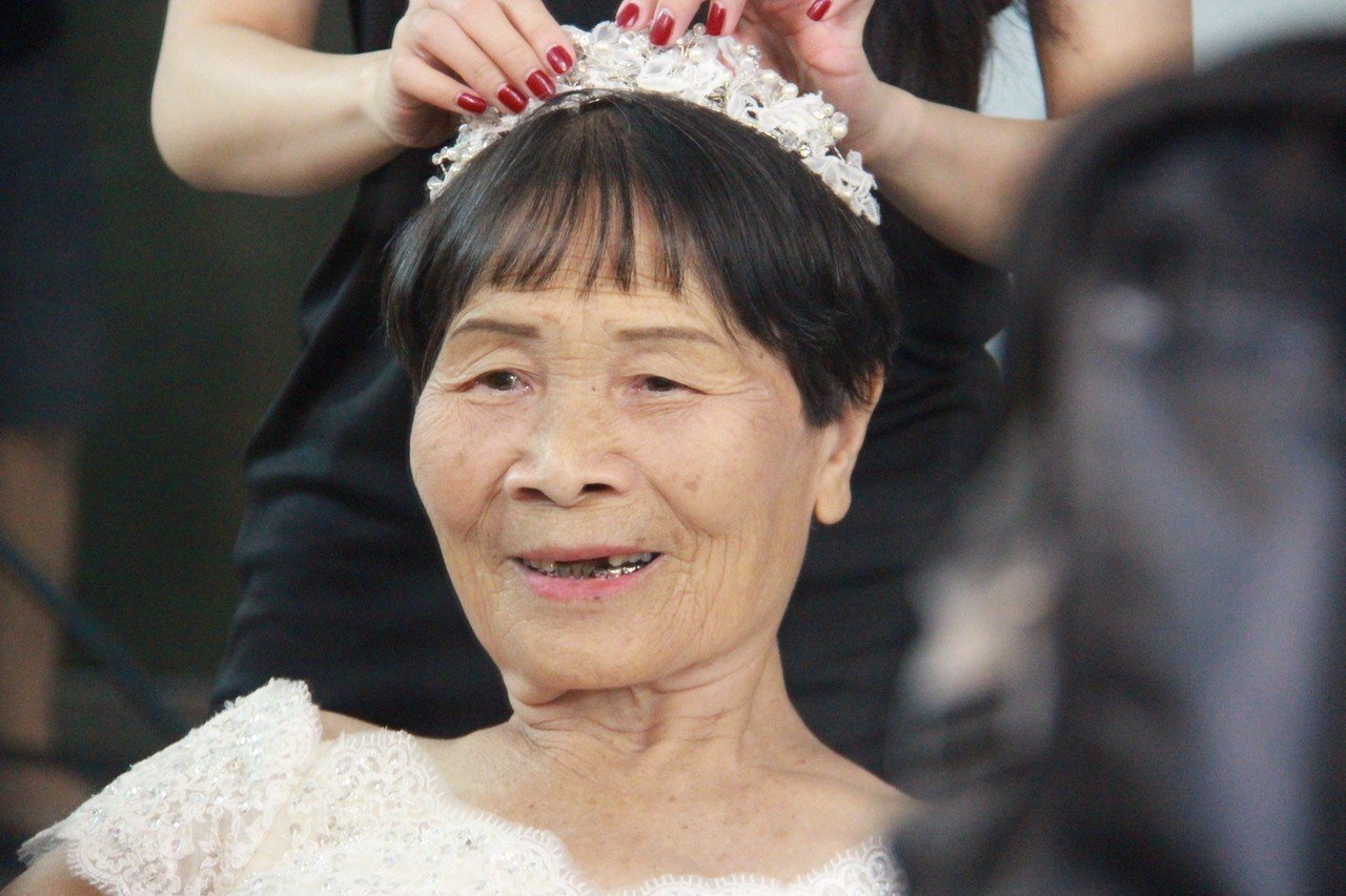當年沒錢拍的婚紗照! 80歲老夫妻得以圓60年夢 看著愛妻他紅了眼眶:溫某真水