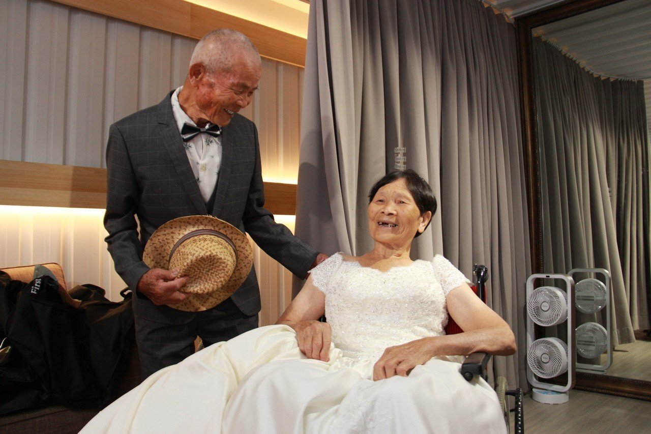 當年沒錢拍的婚紗照! 80歲老夫妻得以圓60年夢 看著愛妻他紅了眼眶:溫某真水