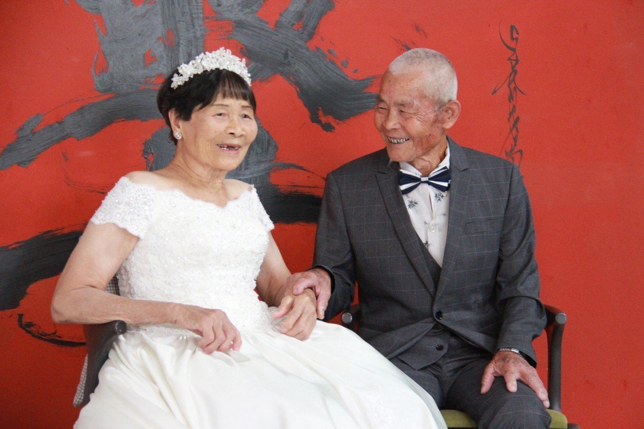 當年沒錢拍的婚紗照! 80歲老夫妻得以圓60年夢 看著愛妻他紅了眼眶:溫某真水