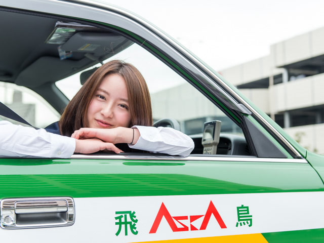 最正女運將！150cm正妹「當模特兒頻頻碰壁」　轉行當計程車司機「美到人生大逆轉」爆紅全國